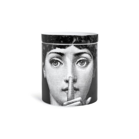 Fornasetti Vela Perfumada NEL MENTRE Mascherina Décor - Fragancia Frutto Proibito